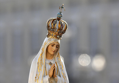 Papa Francesco accoglie in Vaticano la statua della Madonna di Fatima
